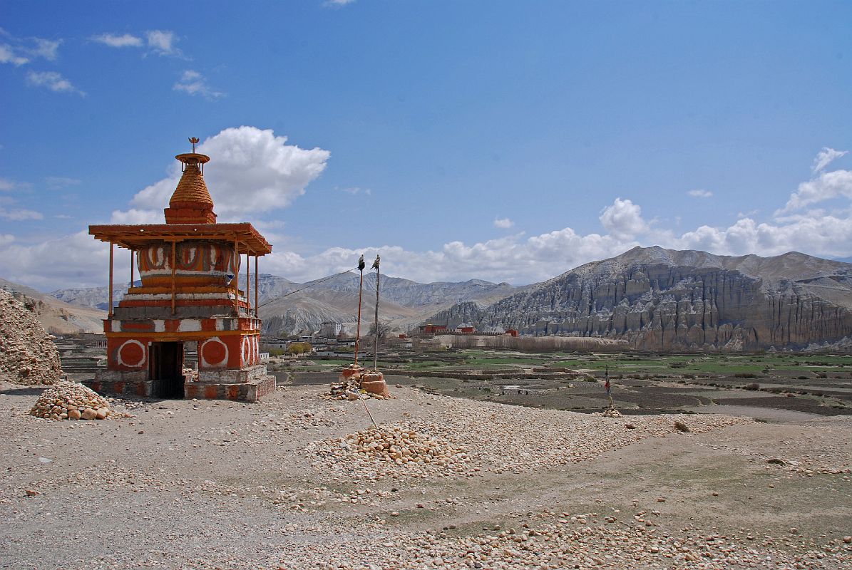 Mustang 01 01-1 Tsarang Entrance Chorten